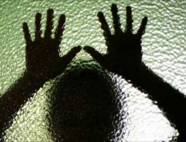 Ινδία: Στραγγάλισε την έγκυο σύζυγό του γιατί δεν του άρεσε η μαγειρική της